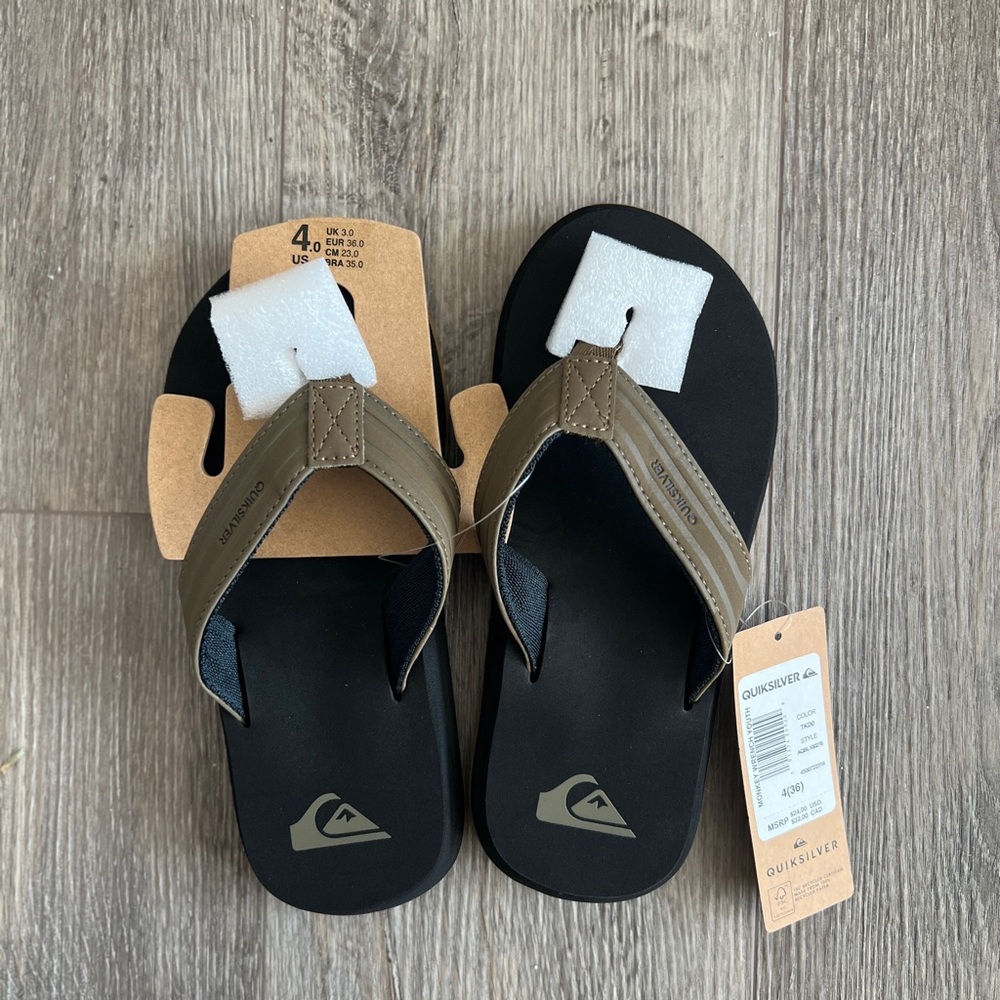 Boys size 4 quiksilver sandals!!